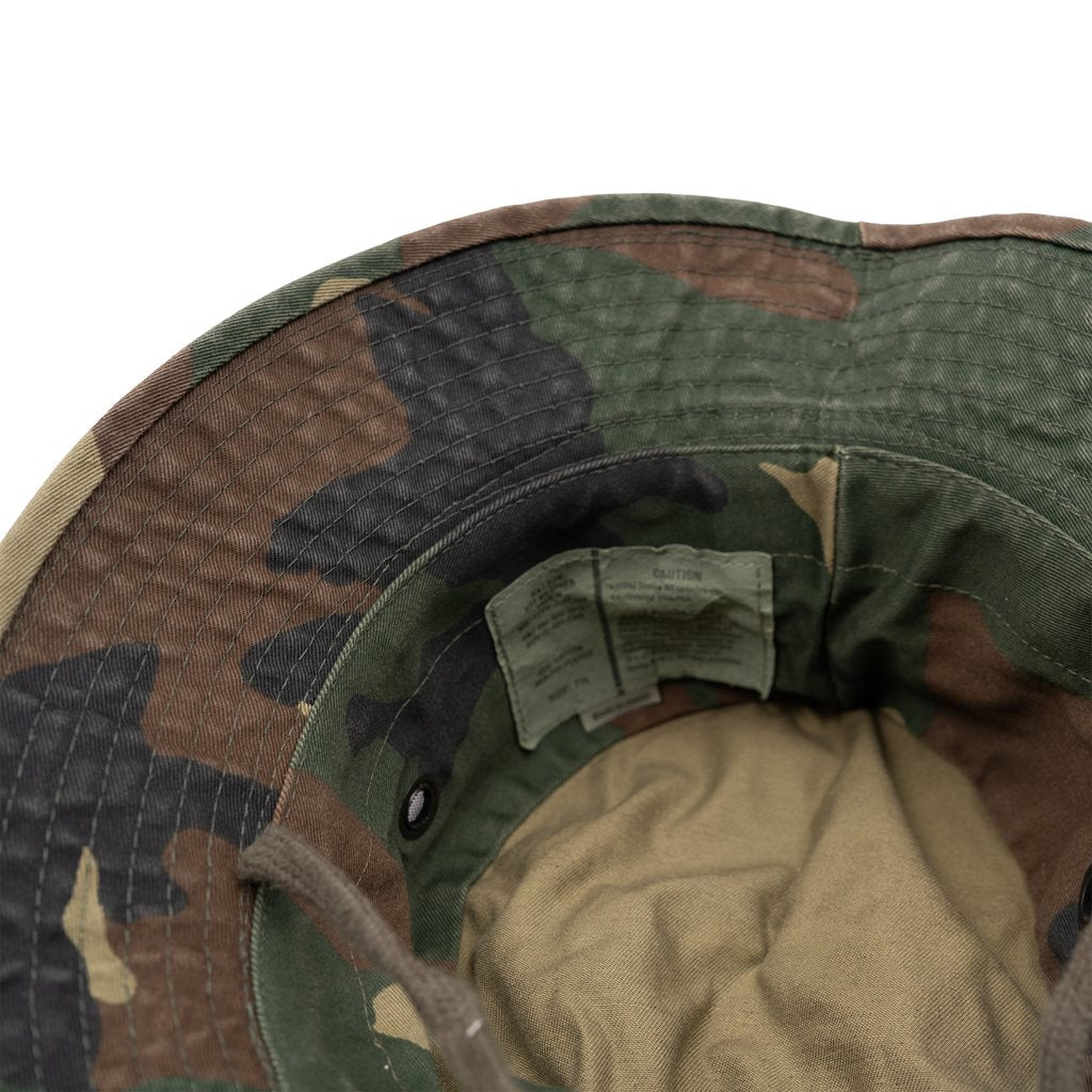 Sombrero Boonie Vintage Woodland Rothco con 4 orificios de ventilación con rejilla, cordón con tope de cuero y anillas para camuflaje