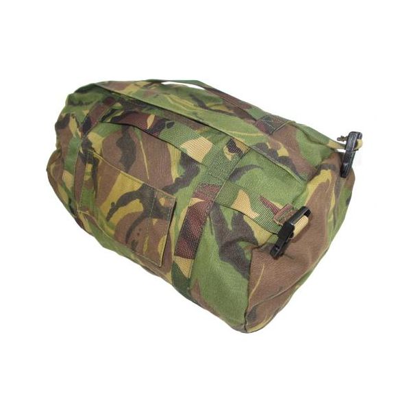 Bolsa holandesa pequeña DPM usada vista frontal, camuflaje DPM, dimensiones aprox. 38,5 x 27 cm