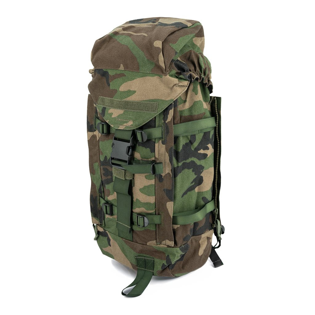 Imagen de la mochila holandesa Marine Corps 40 L Woodland, versión militar.