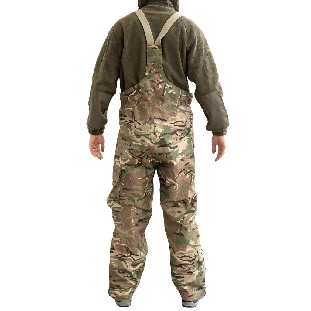 Pantalones británicos con membrana y peto, usados