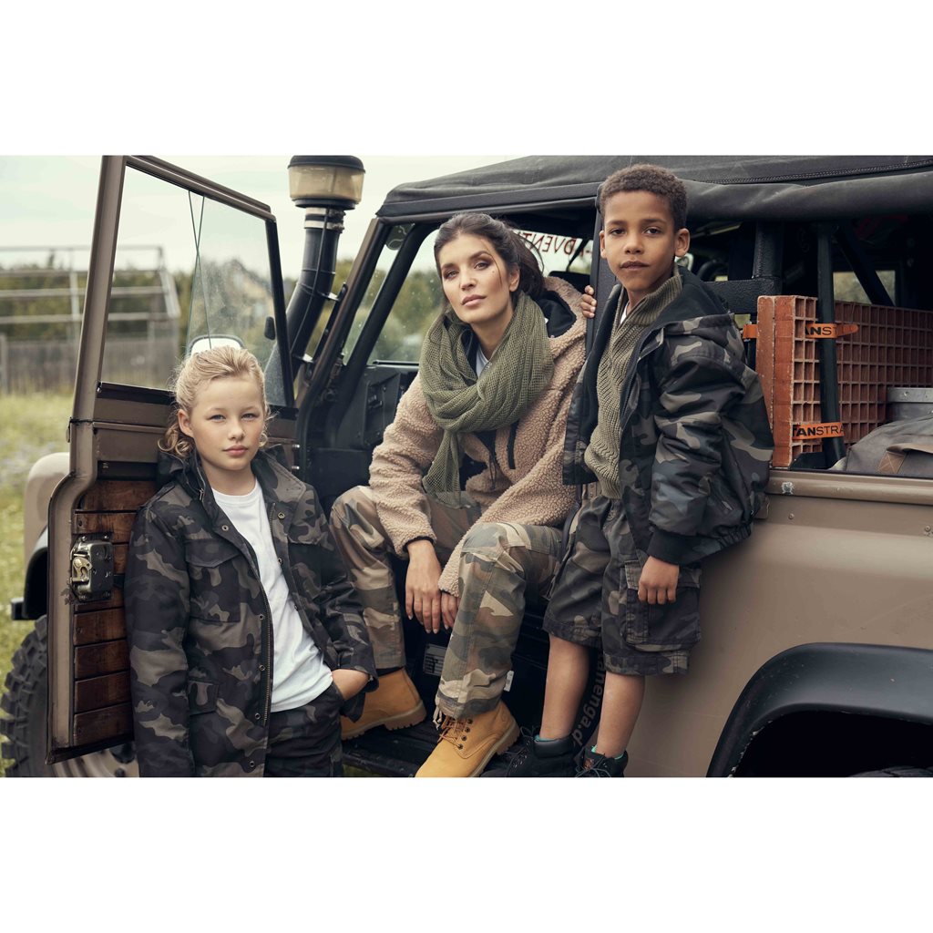 Jersey infantil verde de punto con cuello alto y cremallera