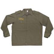 Camisa militar ČSLA verde, cierre de botones, hombreras para insignias, bolsillos en el pecho y parche ČSLA