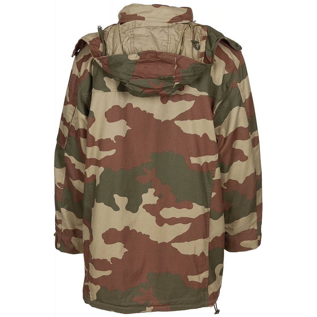 Chaqueta turca Rip-Stop Woodland usada con capucha y forro desmontable