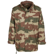 Chaqueta turca Rip-Stop Woodland usada con capucha y forro desmontable