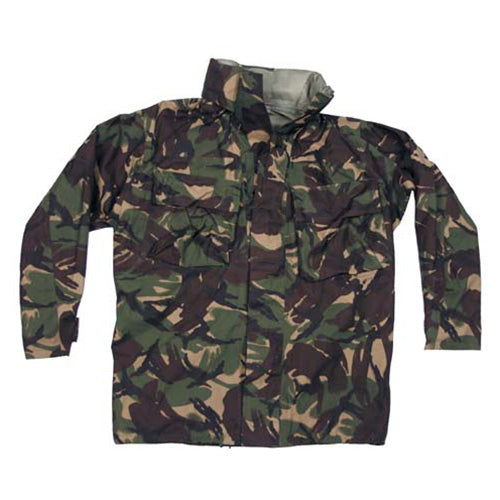 Chaqueta británica impermeable MVP DPM usada con capucha en el cuello