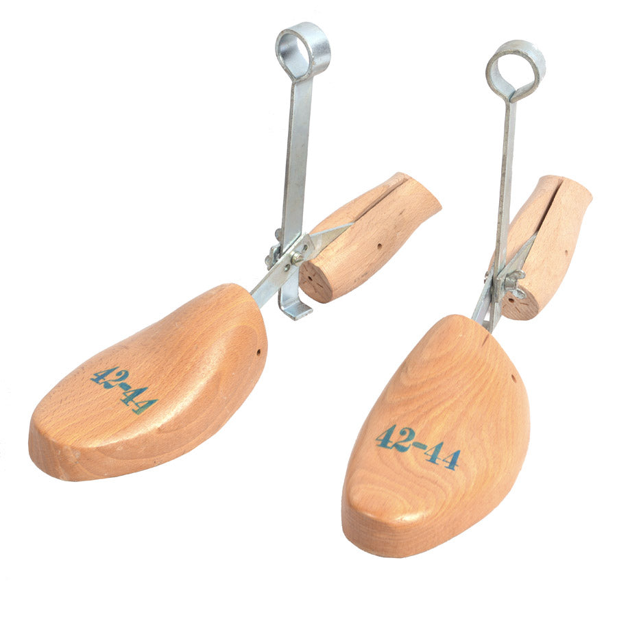 Hormas para zapatos de madera y metal, estilo austriaco. Foto ilustrativa.
