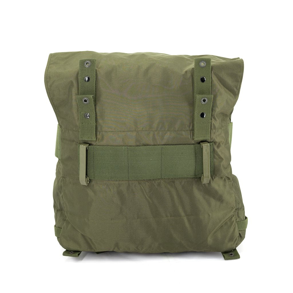 Mochila de campaña austriaca pequeña en nylon verde usada