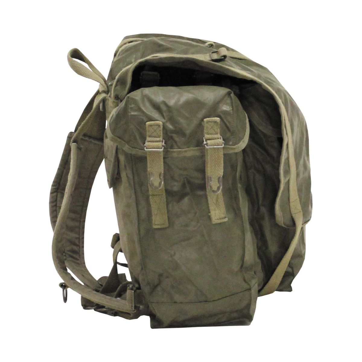 Mochila francesa F1 pequeña verde usada con fondo y tapa recubiertos de goma y múltiples correas