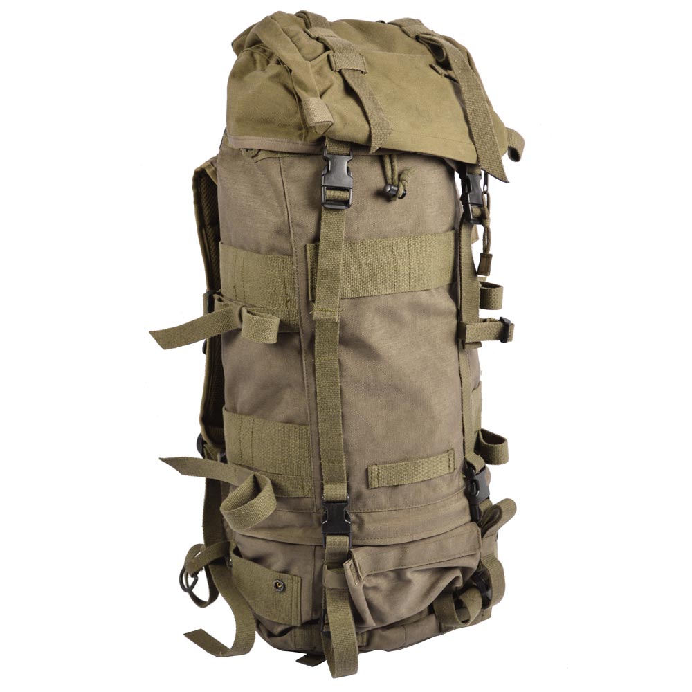 Mochila MOUNTAIN austriaca verde con refuerzo, usada, dos compartimentos