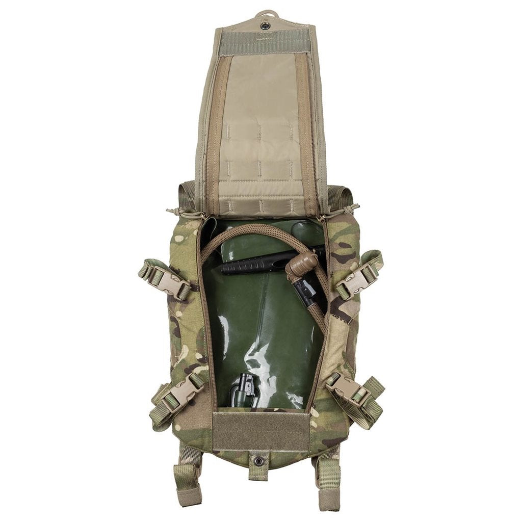 Mochila de hidratación RIDER 3L usada con bolsa WLPS de 3 litros, vista frontal