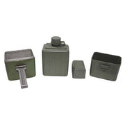 Cantimplora yugoslava verde con bebedero y vaso. Plástico; bebedero interior de aluminio