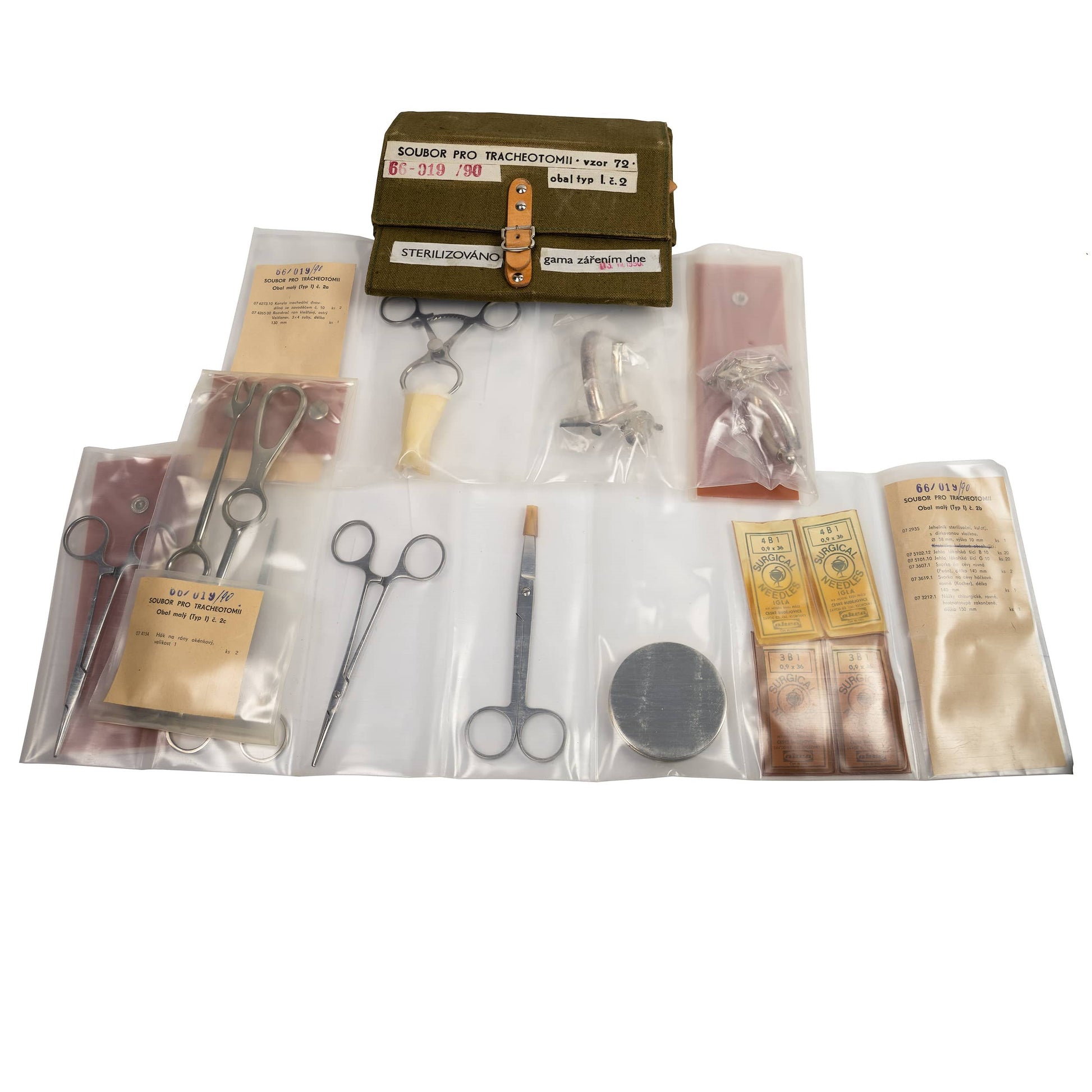 Juego de instrumentos quirúrgicos vz.72 para traqueotomía en dos estuches