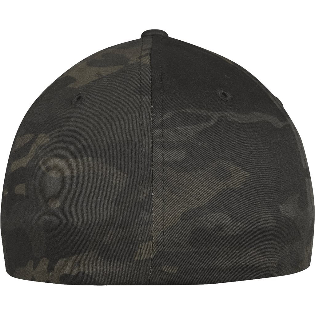 Gorra FLEXFIT MULTICAM Black negra con orificios de ventilación y costuras triples