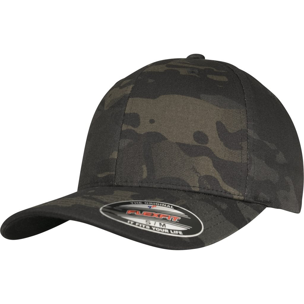 Gorra FLEXFIT MULTICAM Black negra con orificios de ventilación y costuras triples