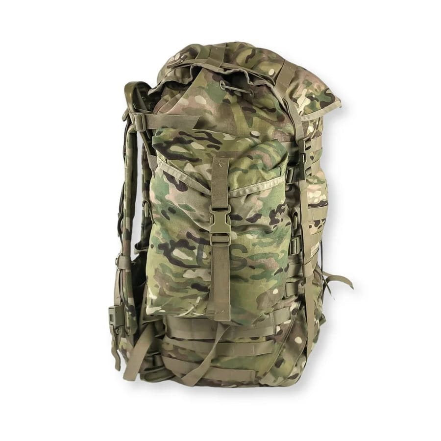 Mochila MOLLE II usada con armazón Pack System en camuflaje MultiCam®