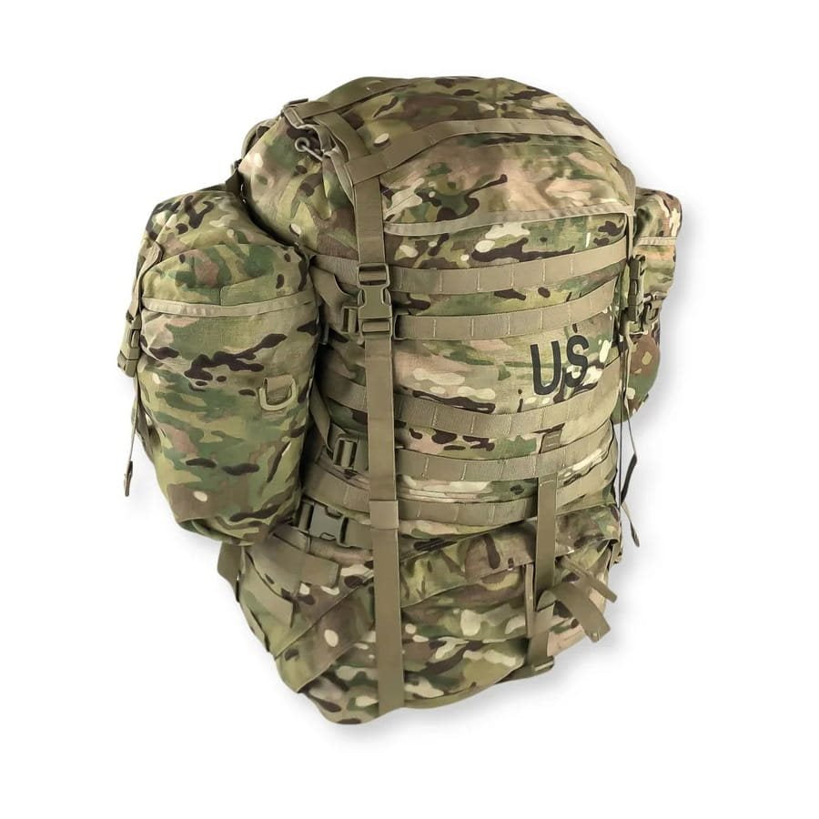 Mochila MOLLE II usada con armazón Pack System en camuflaje MultiCam®