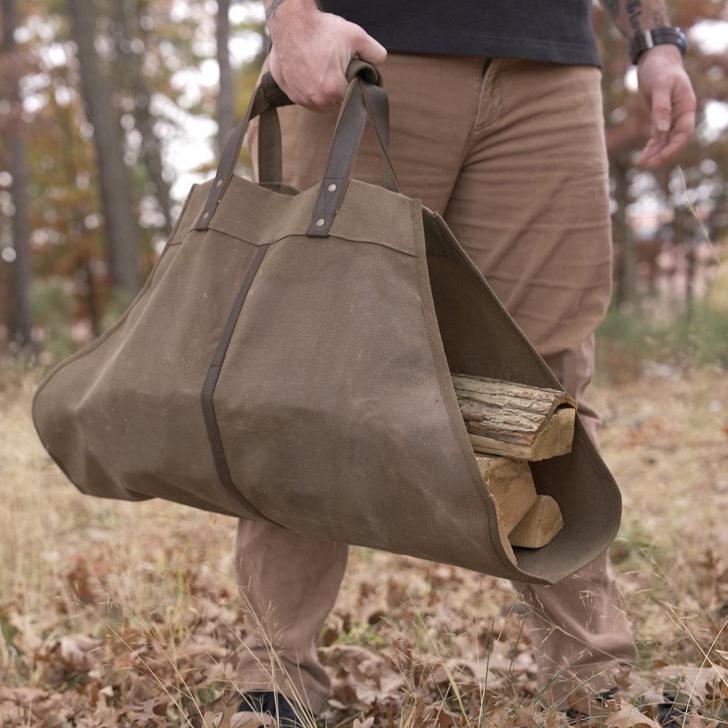 Bolsa BACKWOODS de lona negra para transportar leña con estructura parcialmente abierta