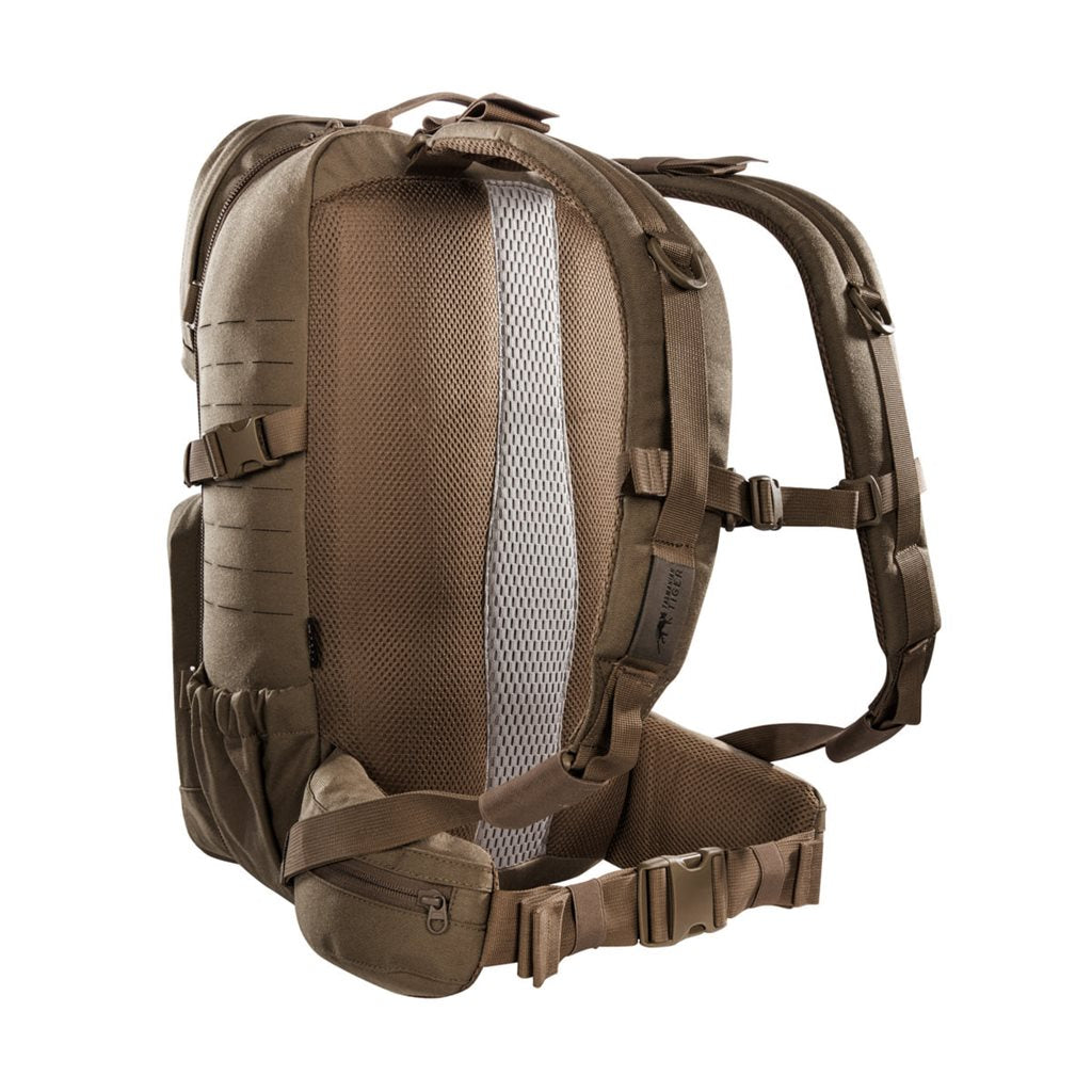 Mochila Modular Combat Pack 22 L Coyote con dos bolsillos exteriores y sistema modular