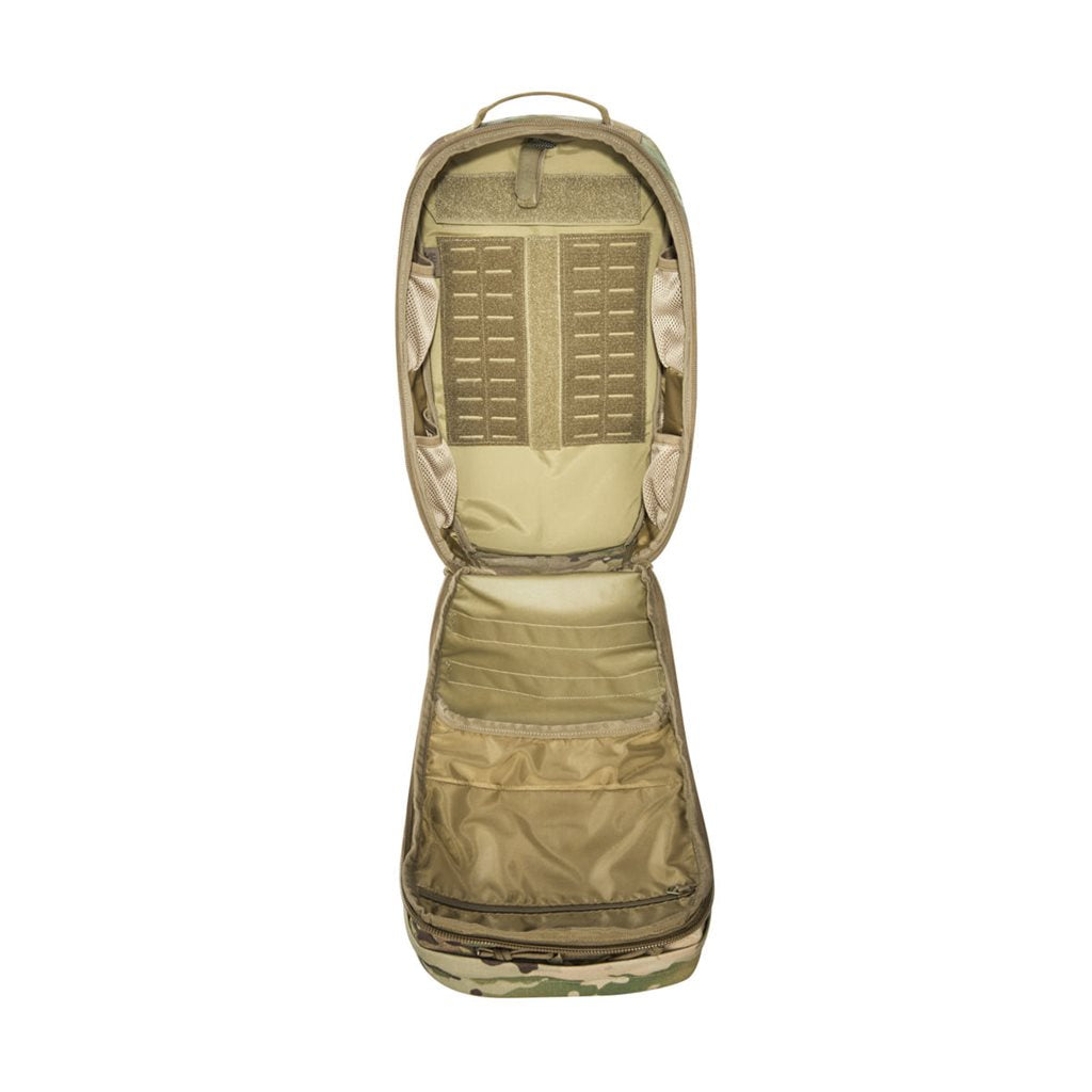 Mochila modular Combat Pack 22 L con dos bolsillos exteriores y apertura total del compartimento