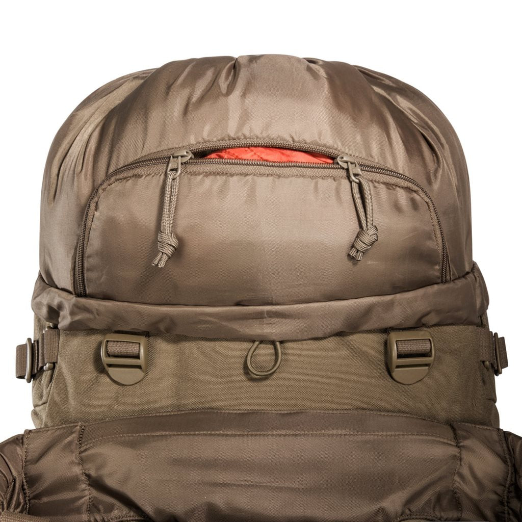 Mochila MIL OPS Pack 80+24 L COYOTE mostrando el gran acceso frontal y compartimentos separados