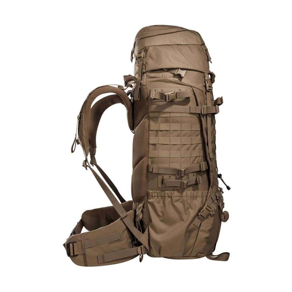 Mochila MIL OPS Pack 80+24 L COYOTE mostrando el gran acceso frontal y compartimentos separados
