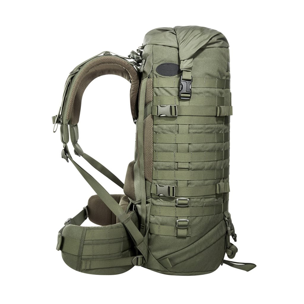 Mochila Base Pack 52 L negra con volumen ajustable, sistema de transporte cómodo y dos compartimentos