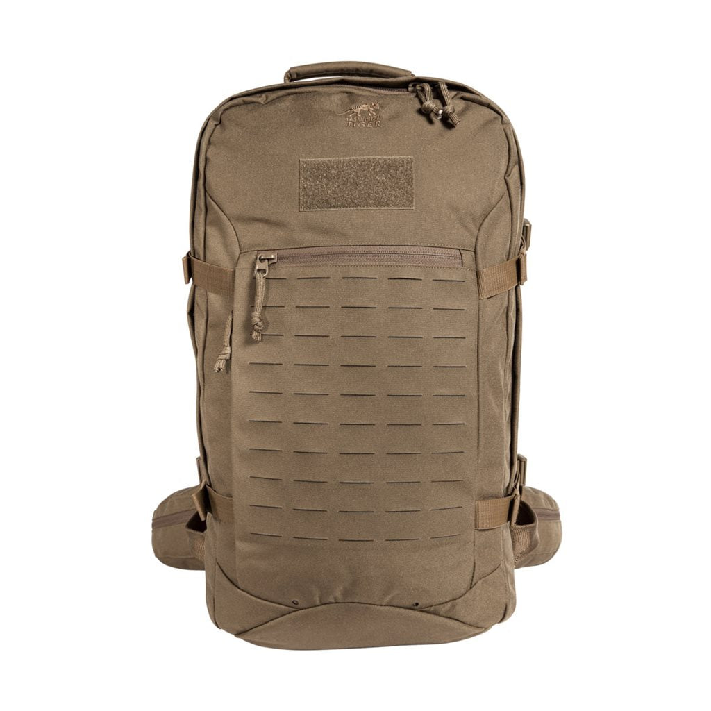 Mochila Mission Pack MKII 37 L Coyote, vista frontal; capacidad 37 L, espalda reforzada, dos compartimentos y varios bolsillos.
