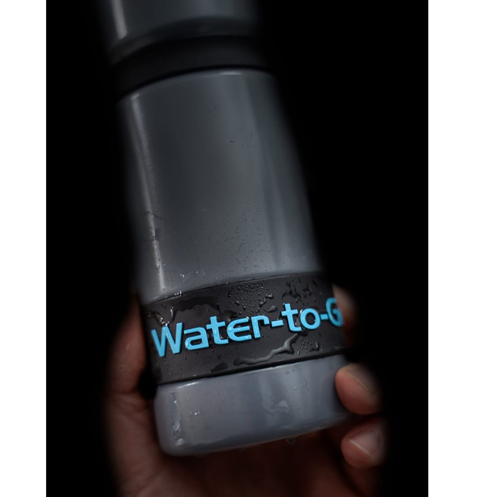 Botella filtrante ECO ACTIVE 75cl de material reciclado con filtro integrado, vista del producto.