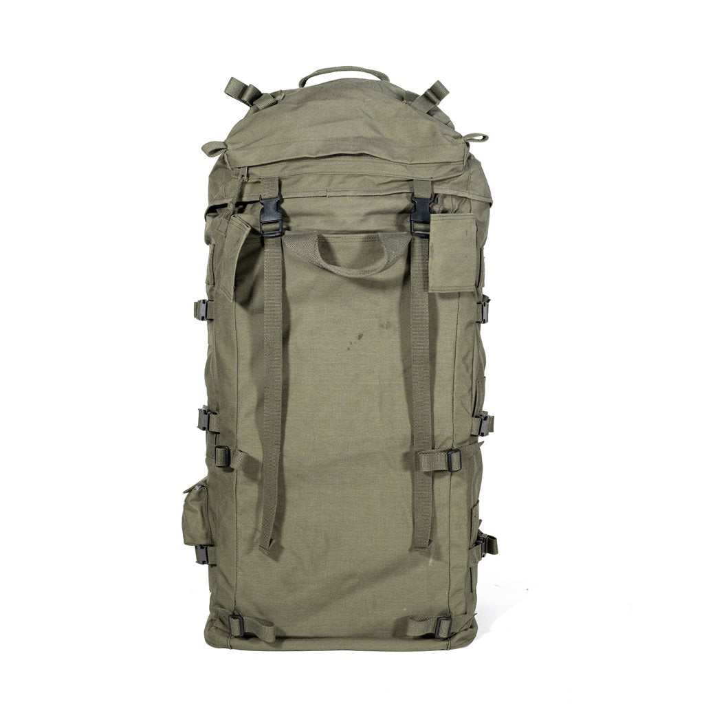 Mochila austriaca sin armazón 90 litros con cremallera frontal, usada