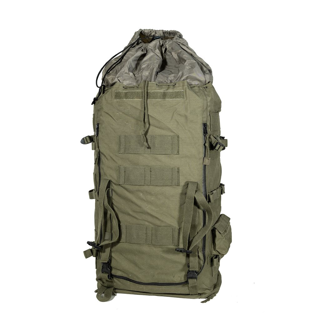 Mochila austriaca sin armazón 90 litros con cremallera frontal, usada