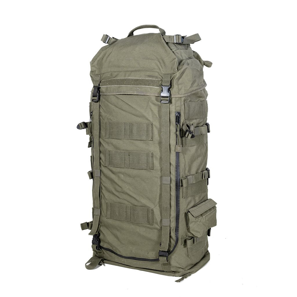 Mochila austriaca sin armazón 90 litros con cremallera frontal, usada