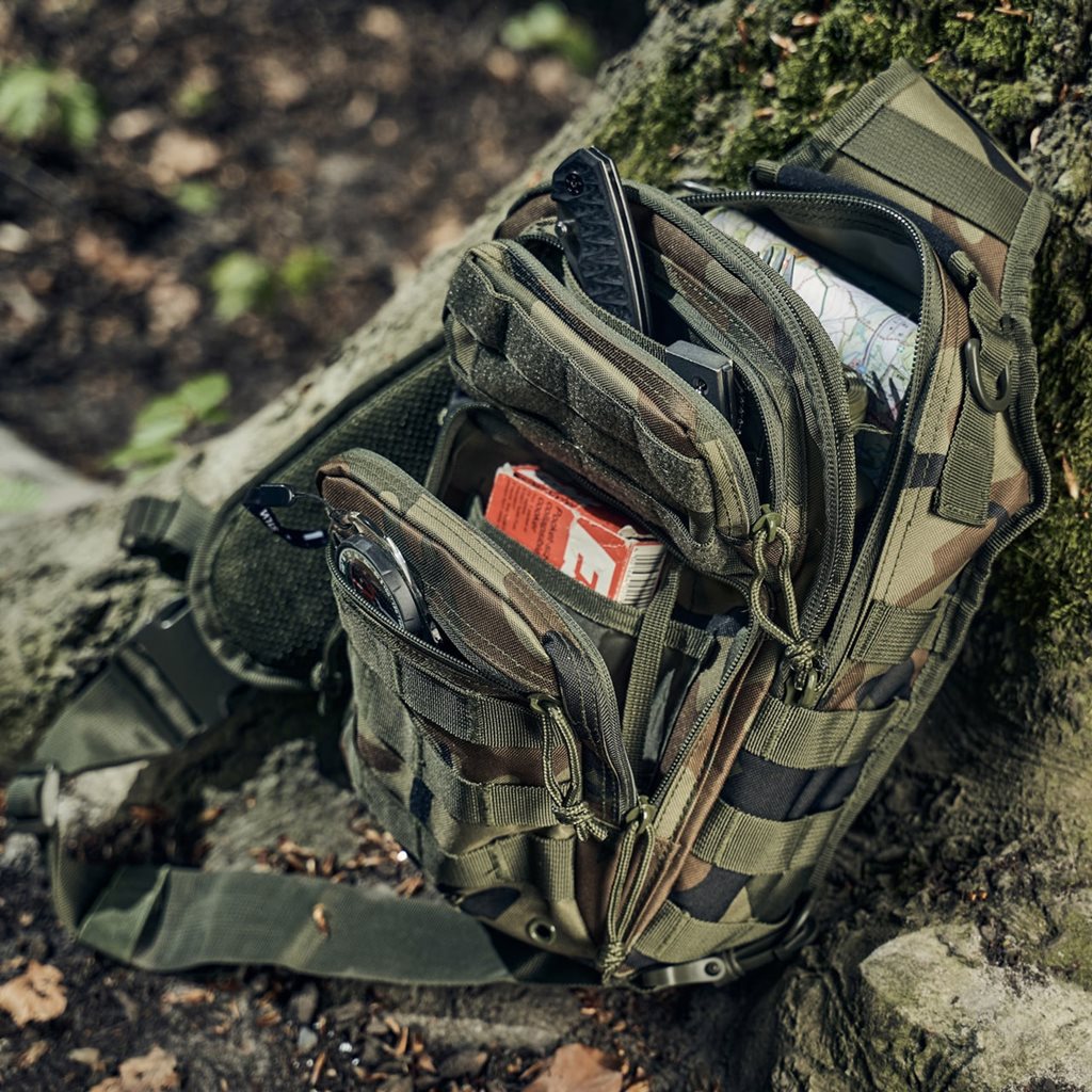 Bolsa bandolera US Cooper Sling 8 L en poliéster 600D con webbing MOLLE/PALS y funda trasera para tablet