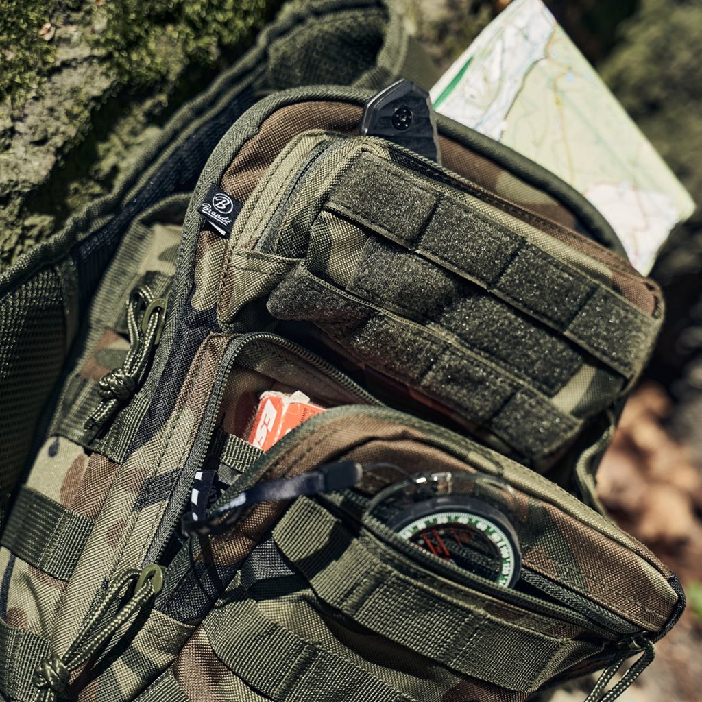 Bolsa bandolera US Cooper Sling 8 L en poliéster 600D con webbing MOLLE/PALS y funda trasera para tablet