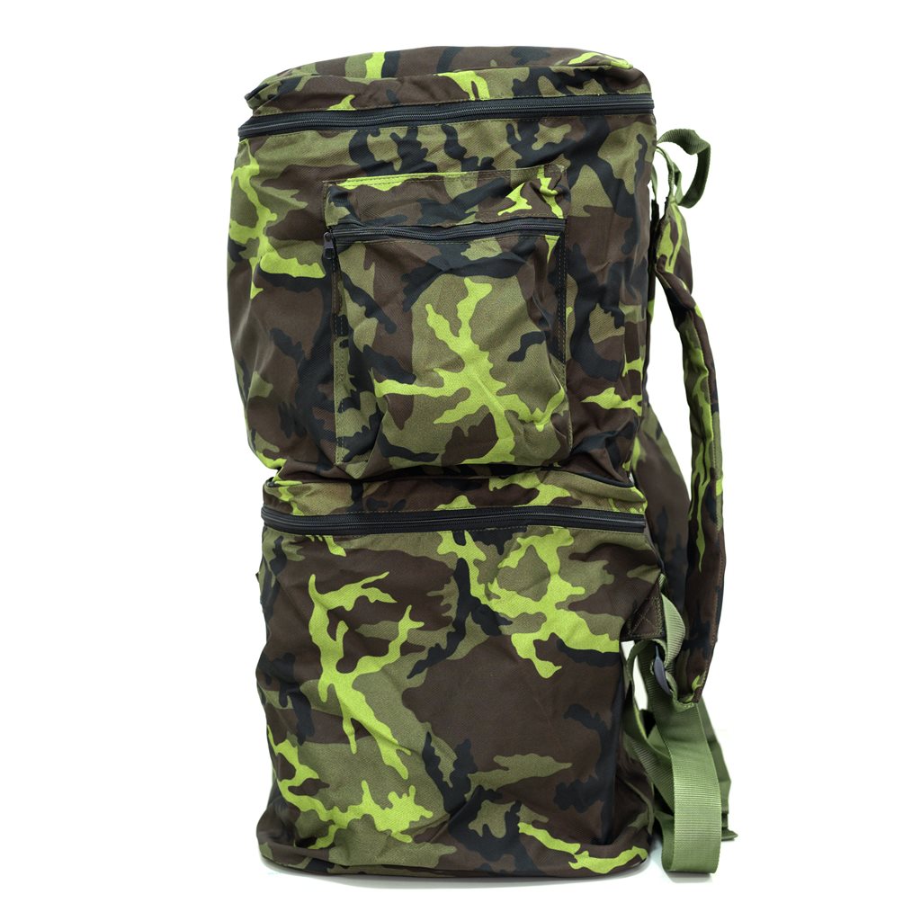 Mochila AČR transporte vz.95 camuflaje bosque usada con bolsillos y correas