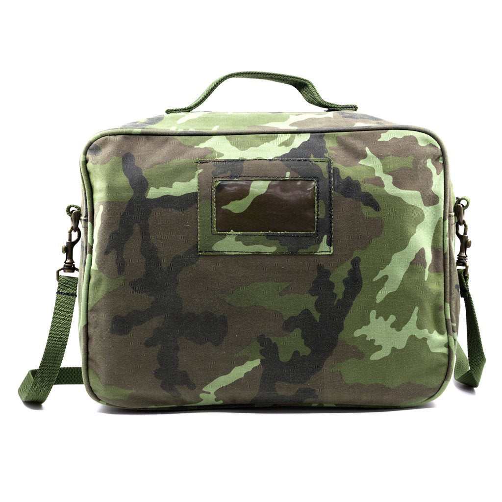 Bolsa para documentos ACR vz95 en camuflaje, usada, con correa y mosquetón de latón