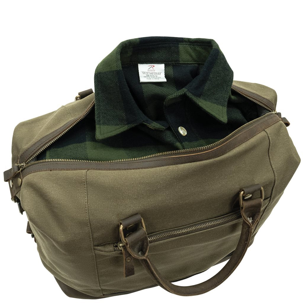 Bolsa de viaje CARRY-ON de lona verde, diseñada para caber bajo el asiento del avión, resistente y repelente al agua