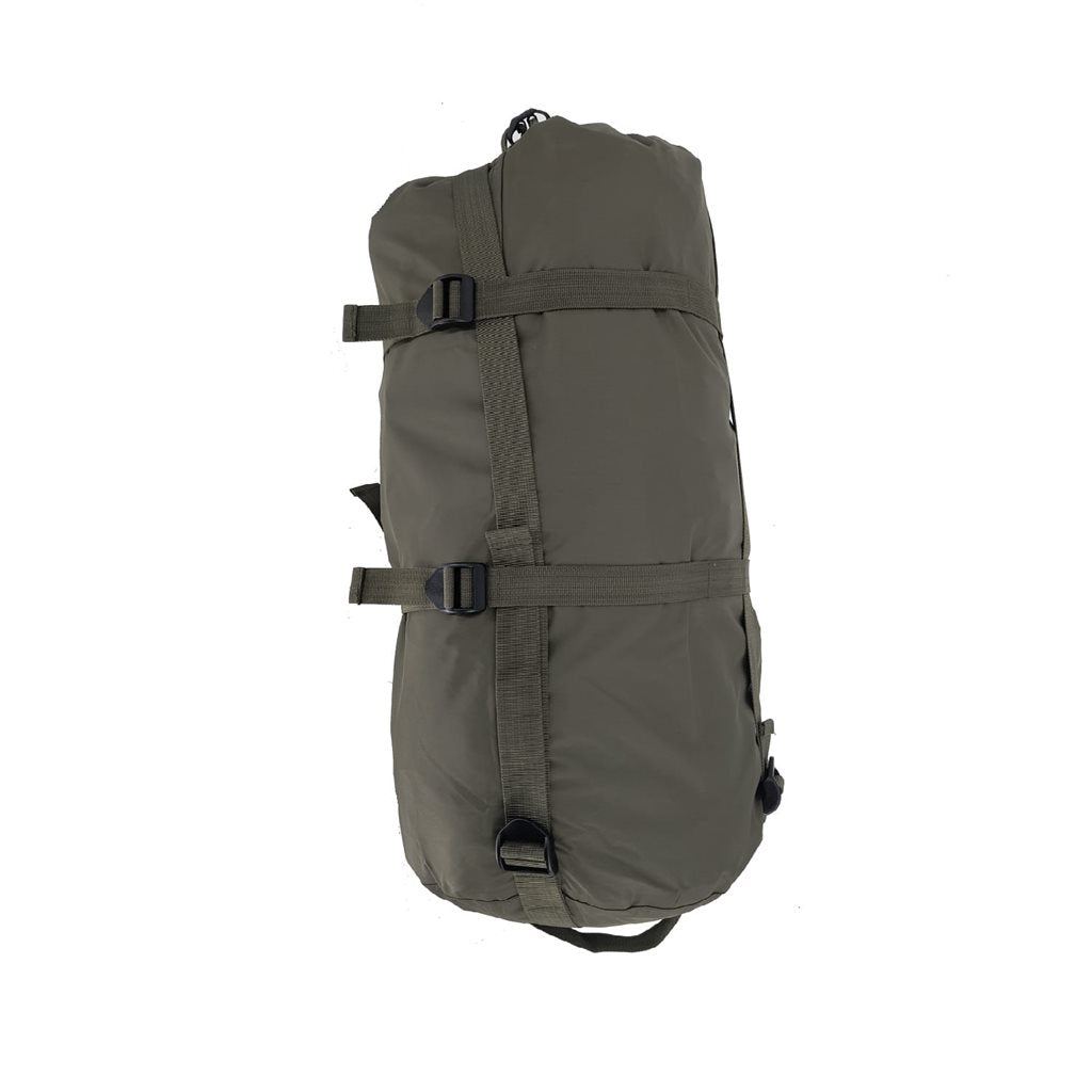 Funda compresora verde para saco de dormir 50x25 cm con dos correas