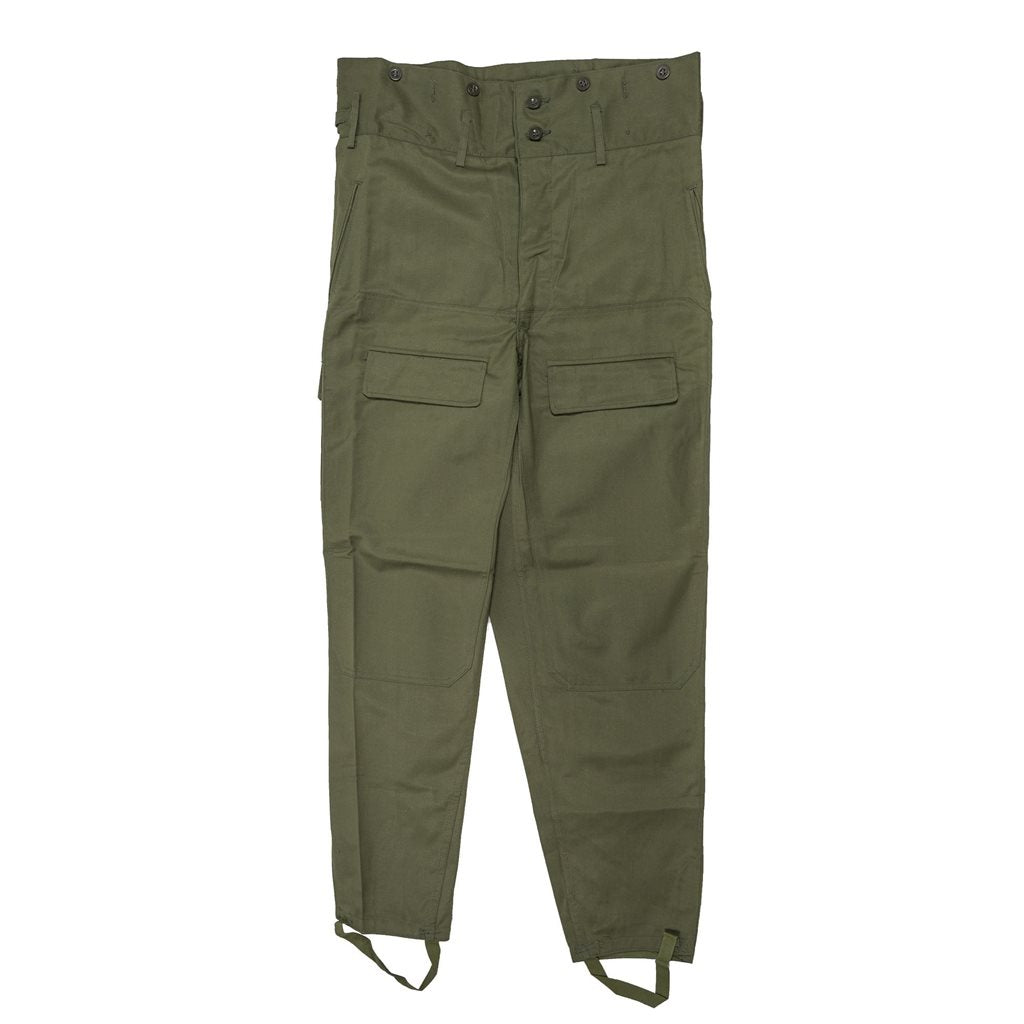 Pantalones vz.85 verdes con cierre de botones, bolsillos en muslo y cordones en los bajos