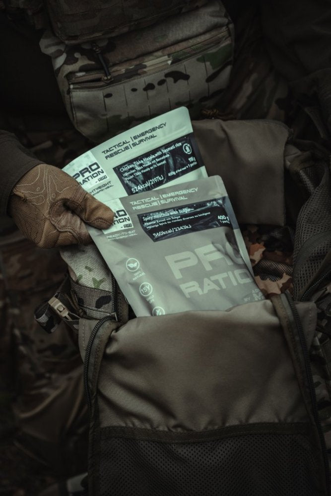 Ultimate Tactical Ration Half Day Menu IV en mochila táctica - Supervivencia Extrema