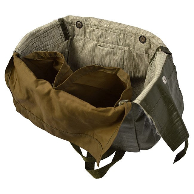 Bolsa pequeña AČR vz.90 verde pogumizada impermeable usada con correa de hombro