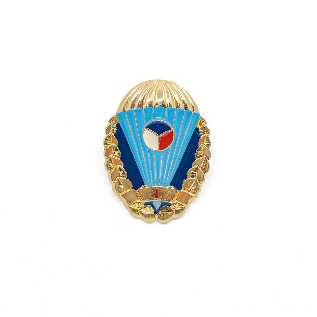 Insignia para paracaidista checo (1993-2011), distintivo dorado grado I, aprox. 50×37 mm