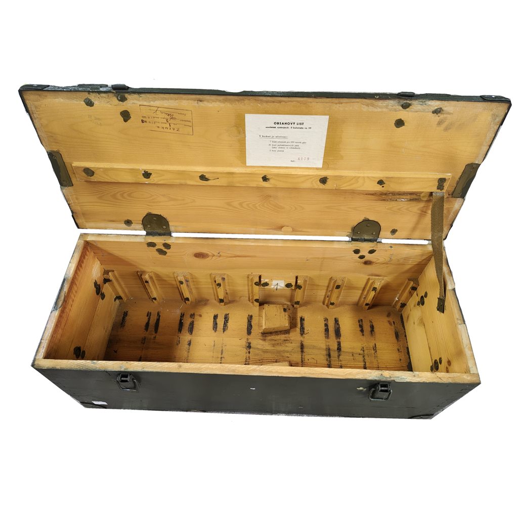 Caja de madera UK-59 vista frontal