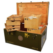 Caja militar de madera AČR usada con compartimentos interiores para material sanitario