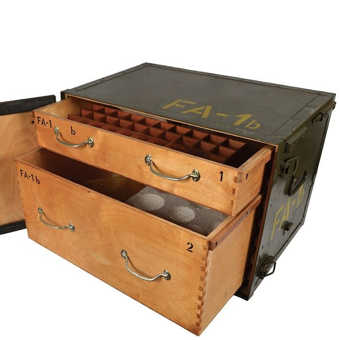 Caja de madera militar con dos cajones y mesa, AČR/ČSLA, 57,5 x 39,5 x 39,5 cm, 22 kg