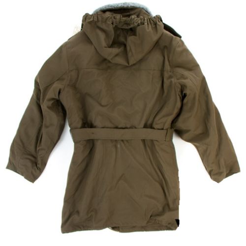 Abrigo vz.85 verde militar con capucha y cuello mostrado en imagen