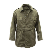 Abrigo VZ85 usado sin cinturón, prenda militar vista frontal (89086g)