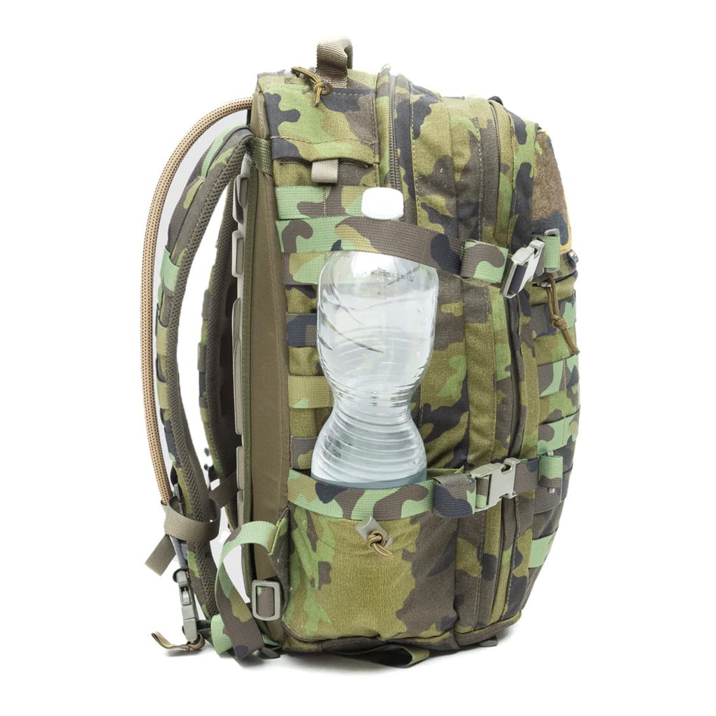 Mochila WOLFPACK 25 L vz.95 les en camuflaje