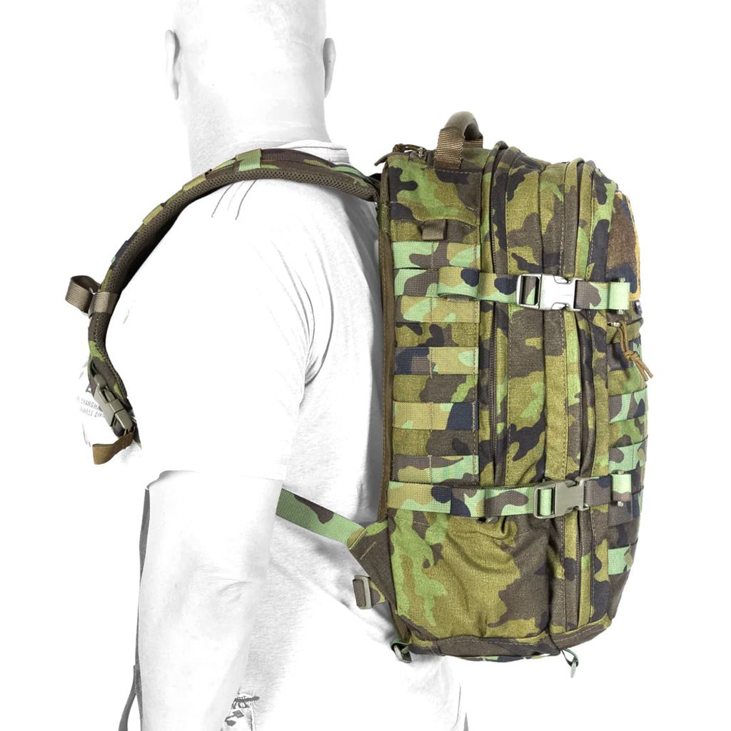 Mochila WOLFPACK 25 L vz.95 les en camuflaje