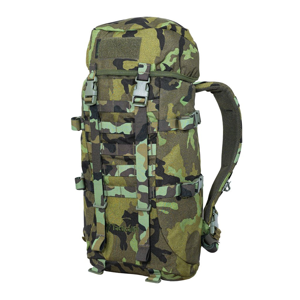 Mochila SCOUT 30 L vz95 LES en camuflaje vz95 LES con compatibilidad MOLLE/PALS y manga interior ajustable