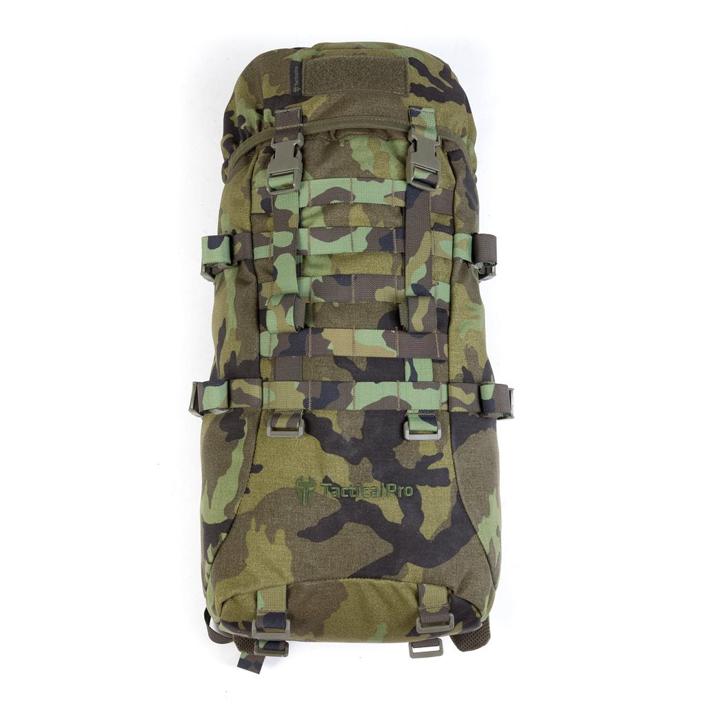 Mochila SCOUT 30 L vz95 LES en camuflaje vz95 LES con compatibilidad MOLLE/PALS y manga interior ajustable